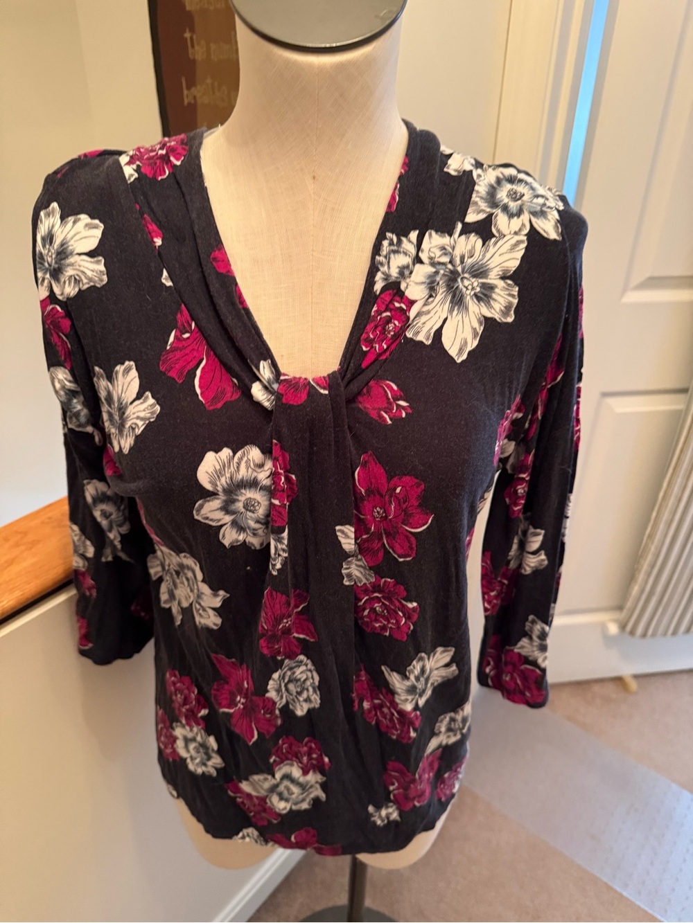 Ann Taylor Black Floral Tie-Neck Top in Berry Pink and White